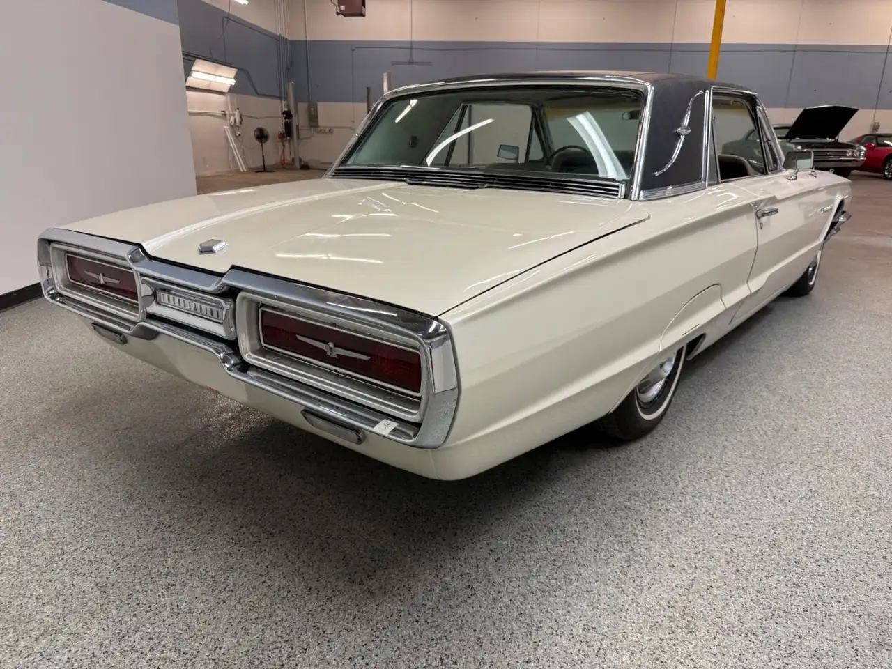 Ford Thunderbird Base, foto 8
