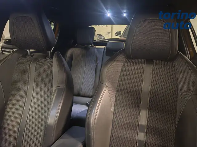 Peugeot 208 view 7