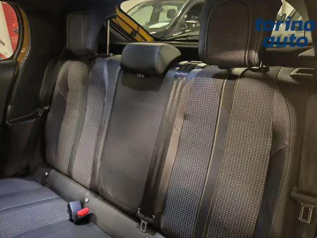 Peugeot 208 view 8