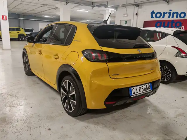 Peugeot 208 view 3