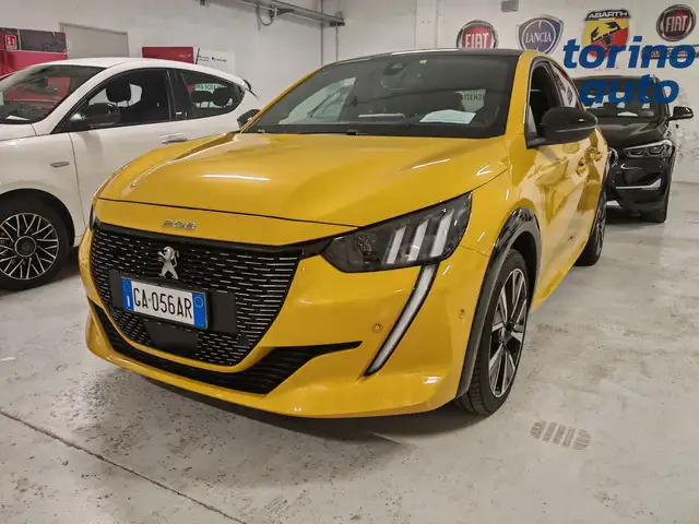 Peugeot 208 view 2
