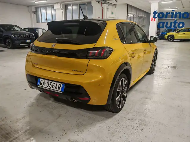 Peugeot 208 view 4