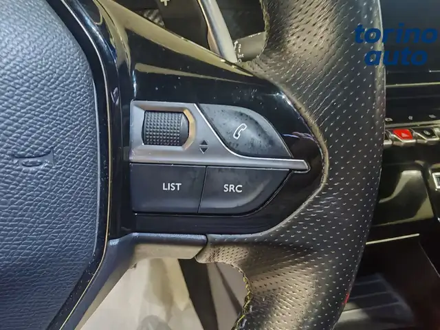 Peugeot 208 view 13