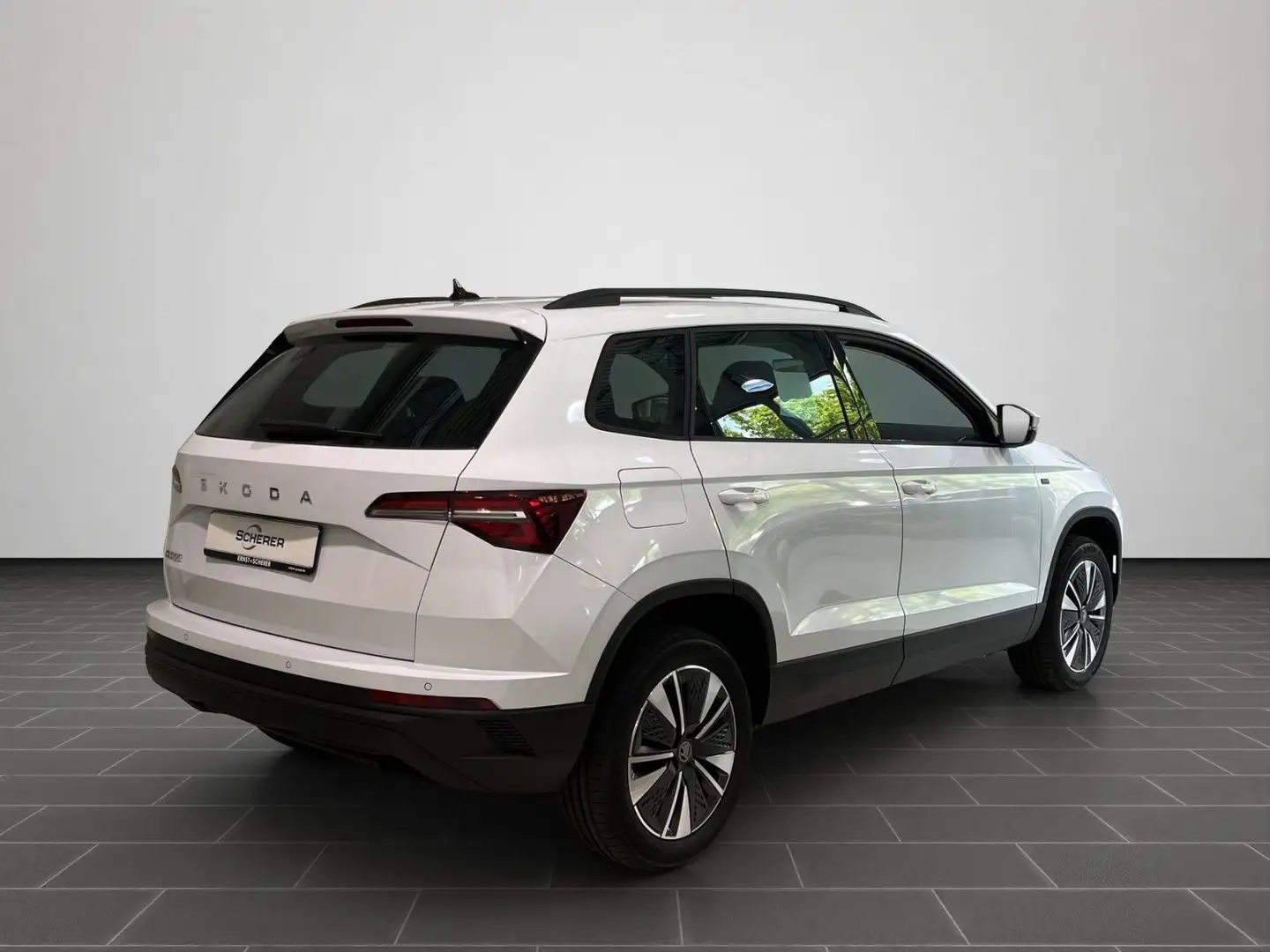 Skoda Karoq Tour 1,5 TSI 110 kW 7-Gang-DSG Weiß - 2