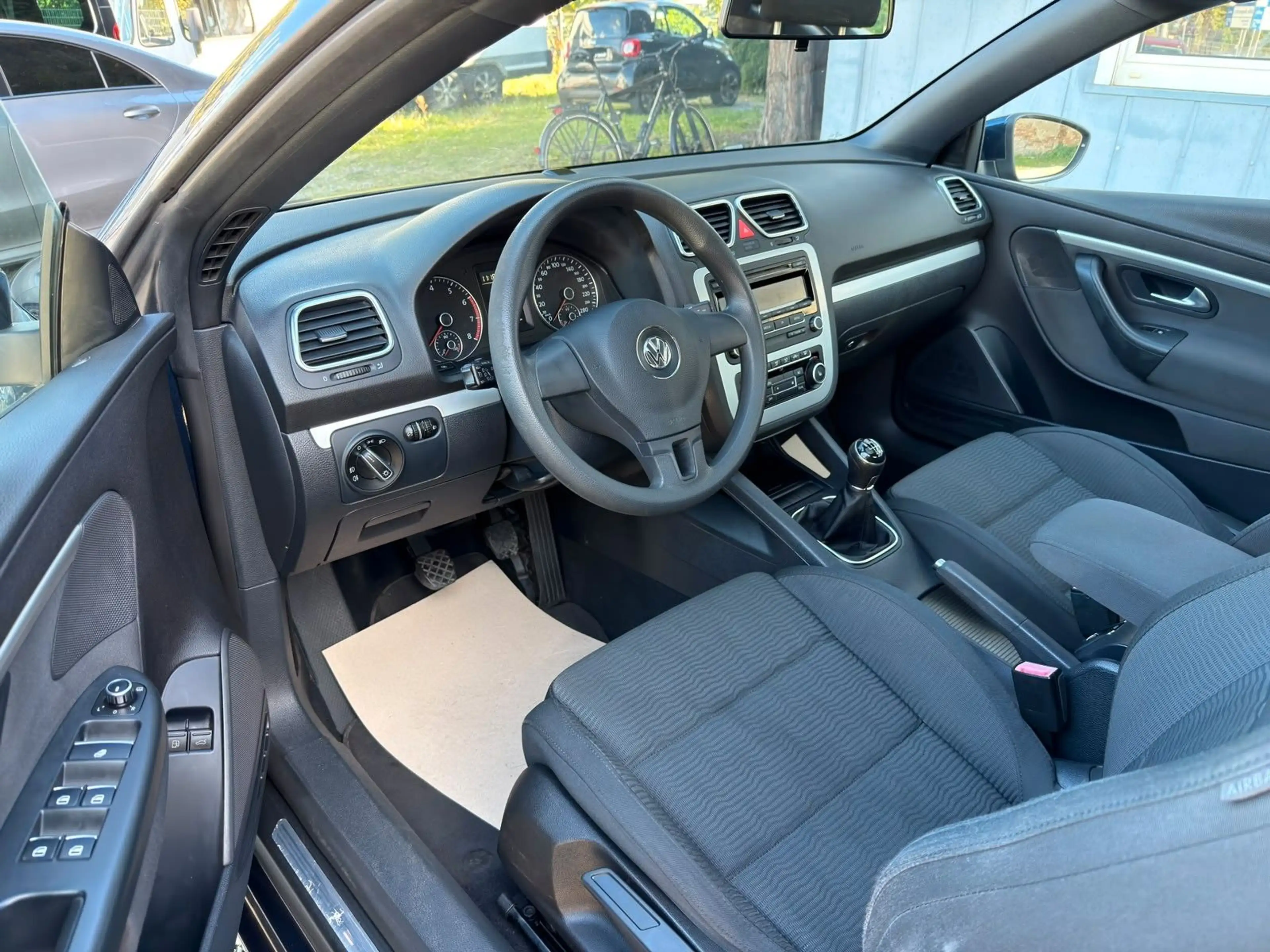 Volkswagen Eos 1.4 TSI*TÜV neu*Temp*Klima*SHZ*PDC — photo 15