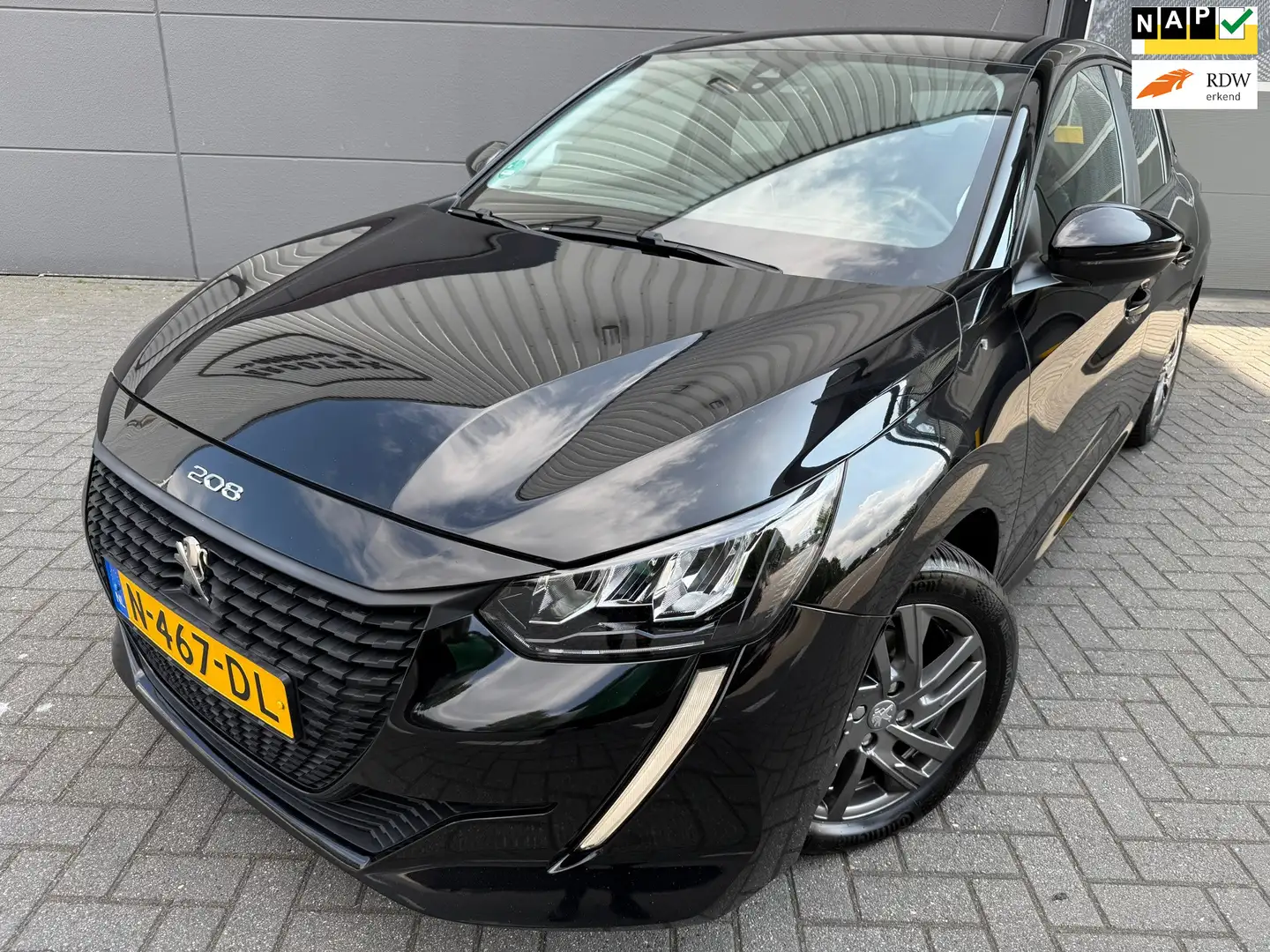 Peugeot 208 1.2 PureTech Blue Lease*CARPLAY*2 EIGNAAR*APK*NAP* Noir - 1