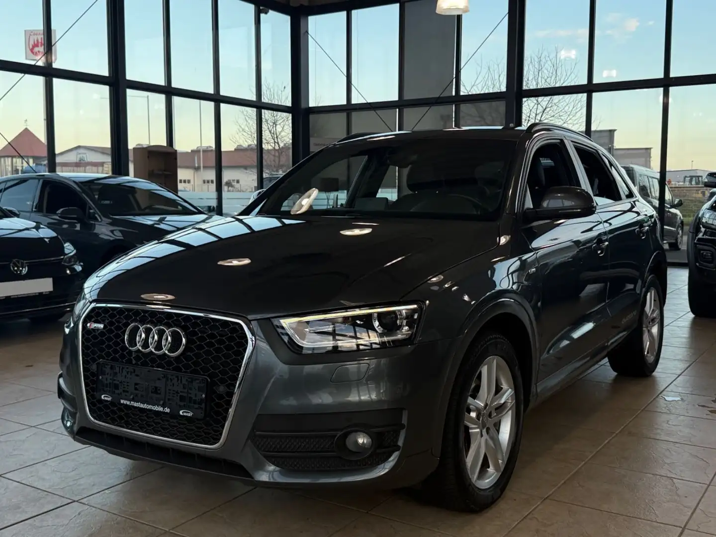Audi Q3 2.0 TFSI quattro S-Line Grijs - 1