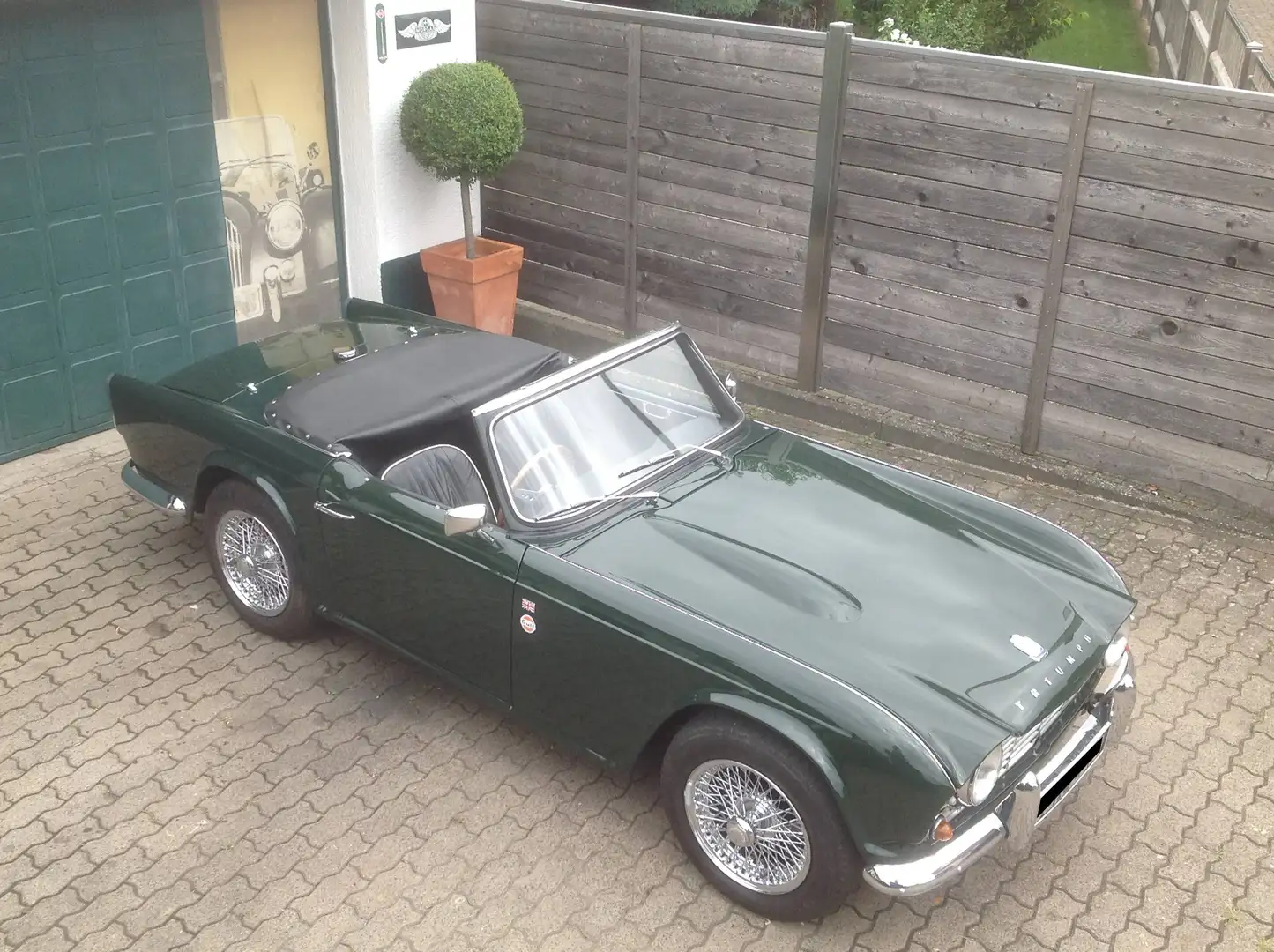Triumph TR4 Bj. 63 RHD ältere body-off Restauration Grün - 1