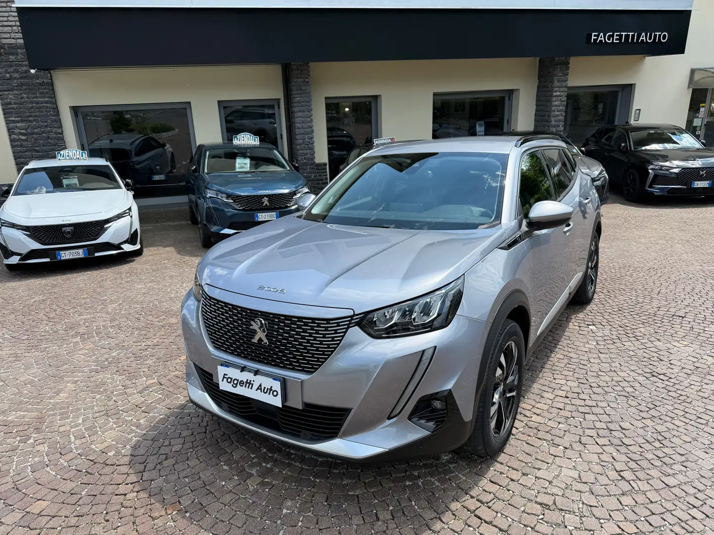 Peugeot e-2008 ELETTRICA ALLURE PACK 100kW OBC 7KW Šedá - 1