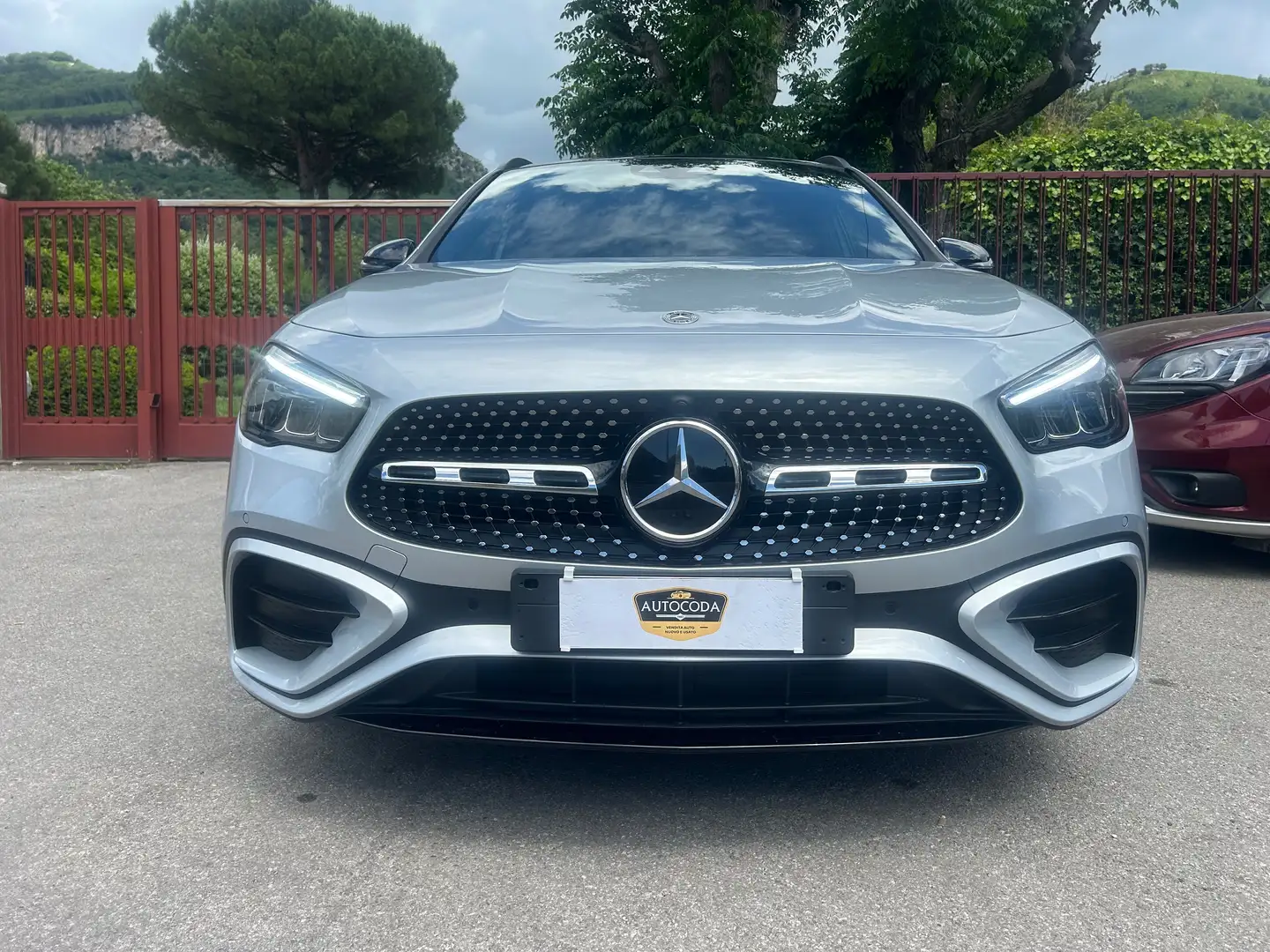 Mercedes-Benz GLA 200 Premium Plus Zilver - 1