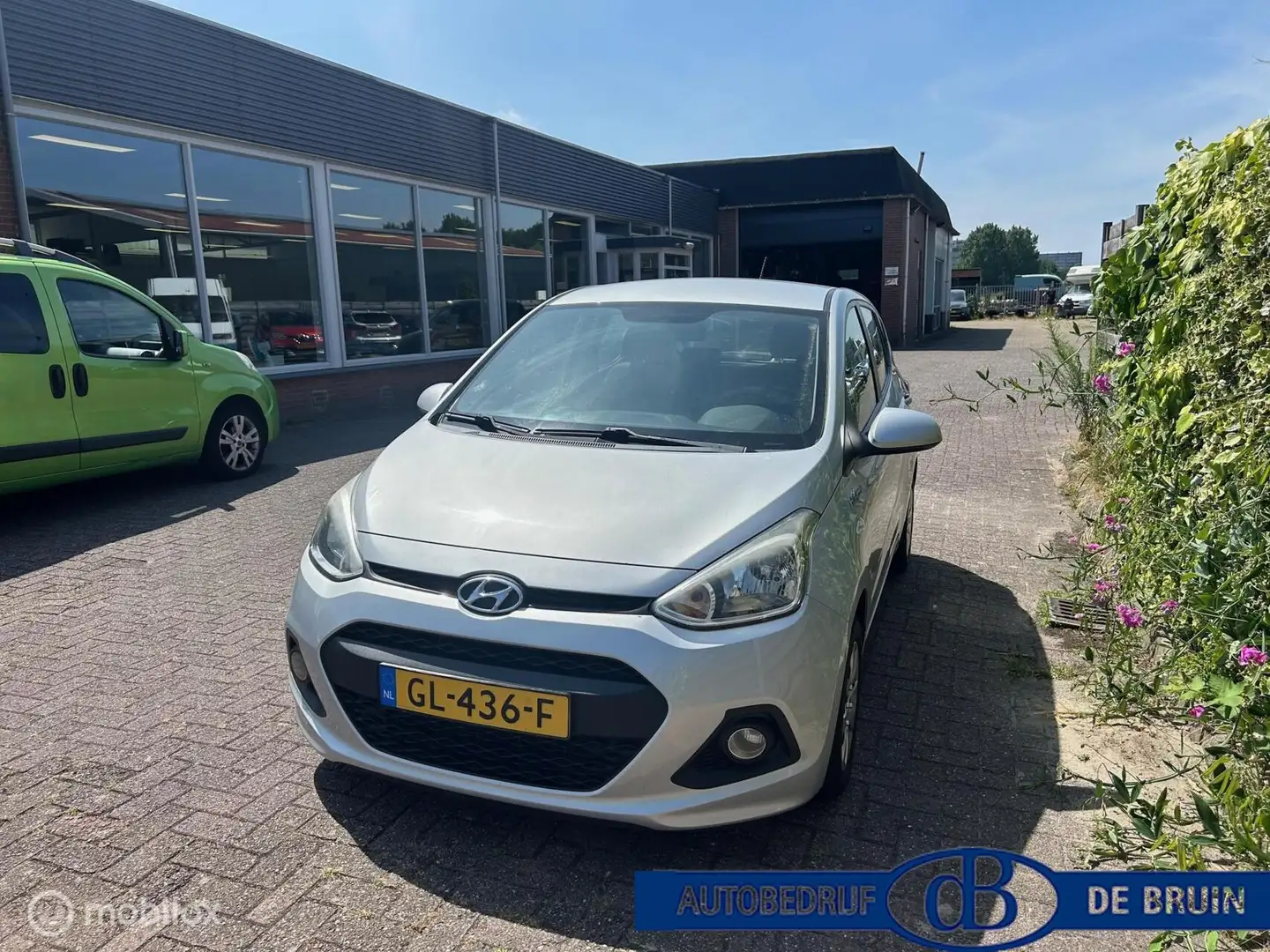 Hyundai i10 1.0i i-Motion Comfort Airco 5 PERS! Grijs - 2