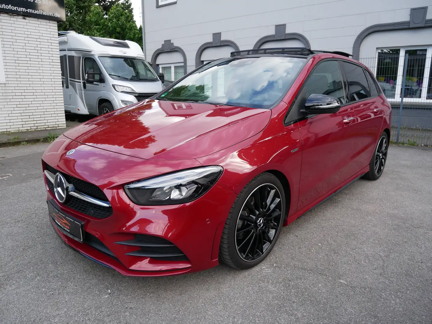 Mercedes-Benz B 180 Edition 9G AMG-Line Pano Wides LED Spur DAB Kamera Rouge - 1