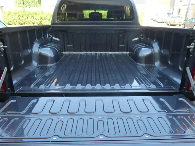 Toyota Hilux D-4D Auto. Double Cab. 4WD Comfort "5places"