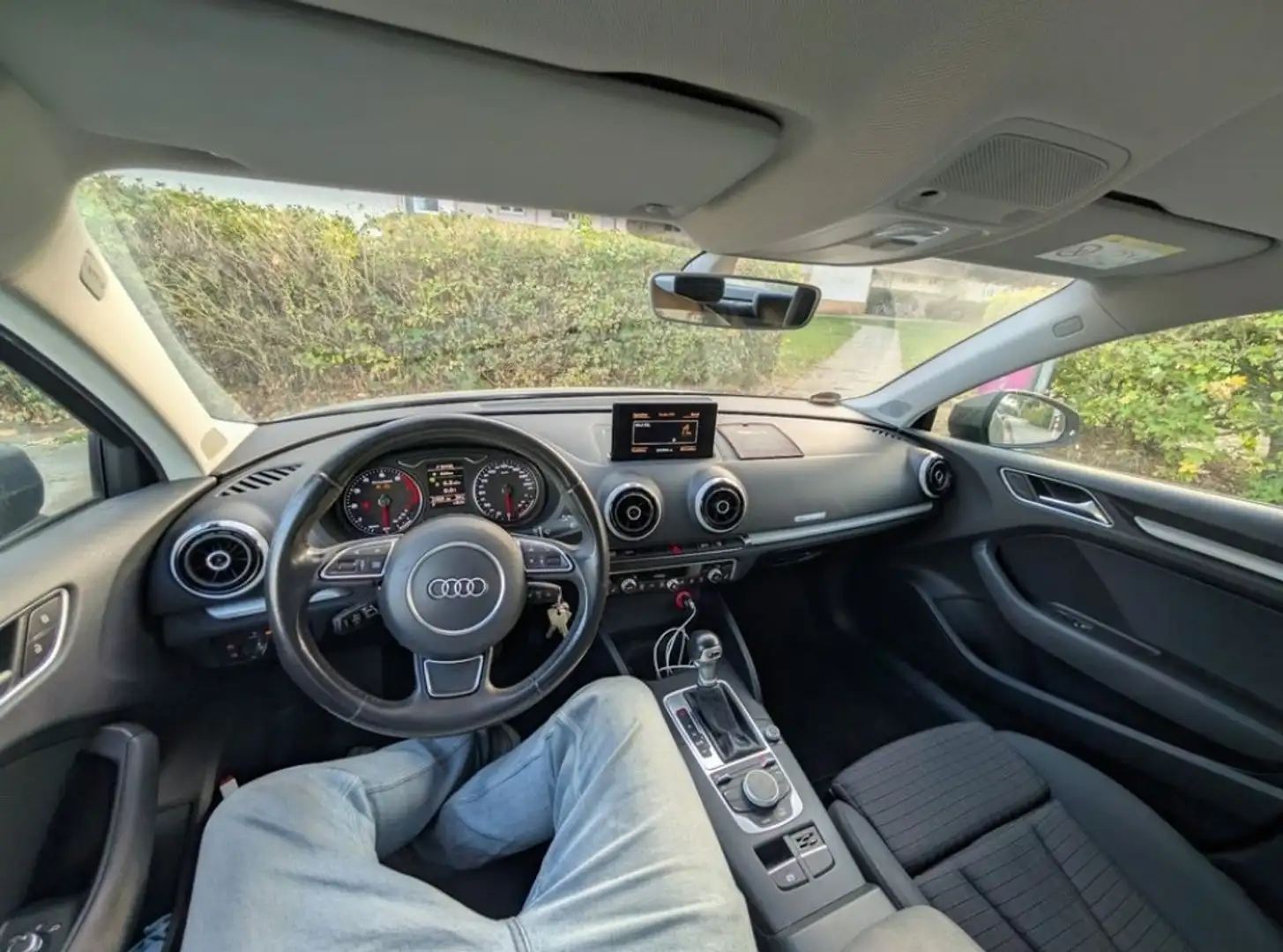 Audi A3 1.4 TFSI cod ultra S tronic S line Grau - 2