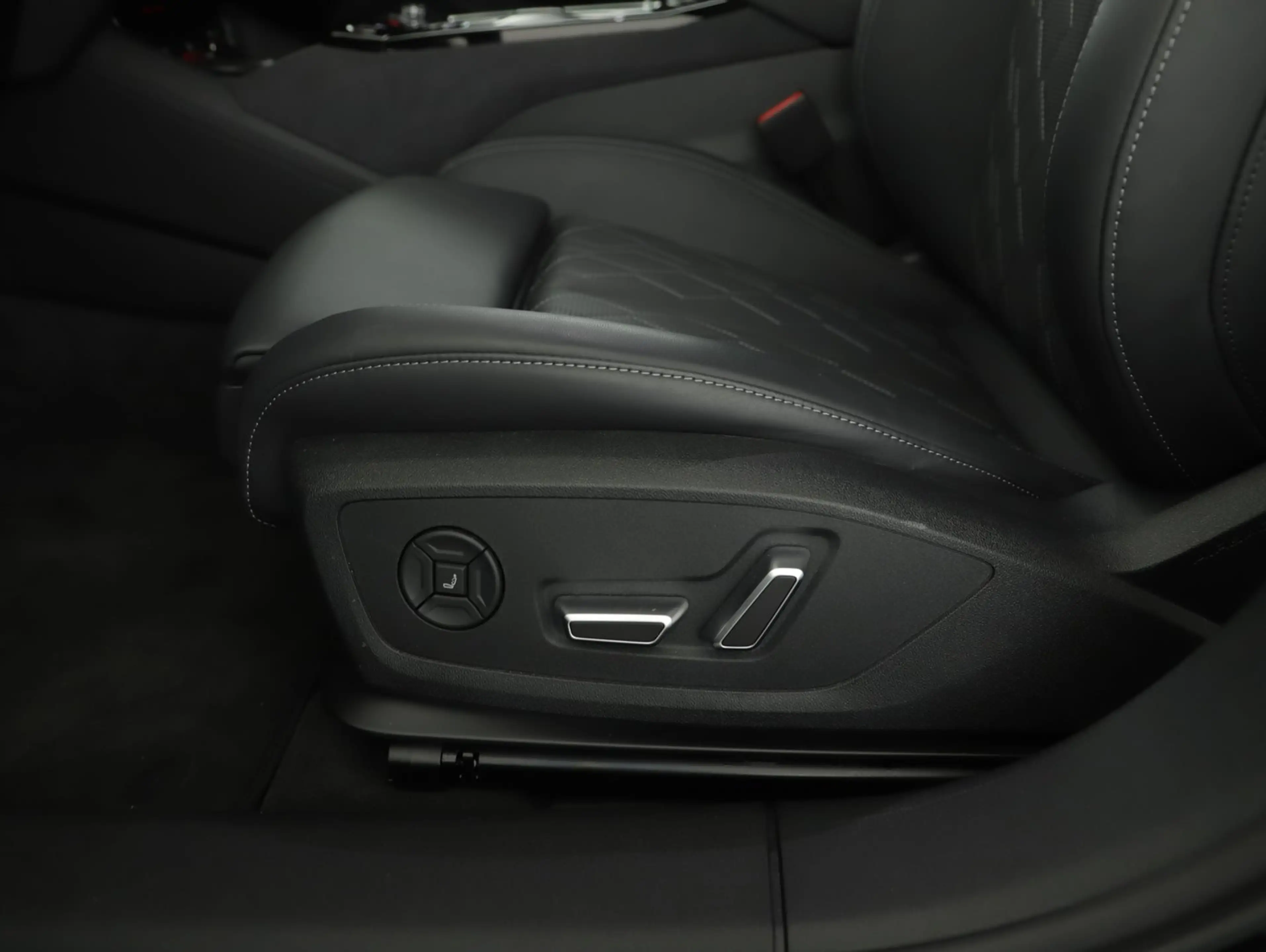 Audi S6 e-tron — photo 12