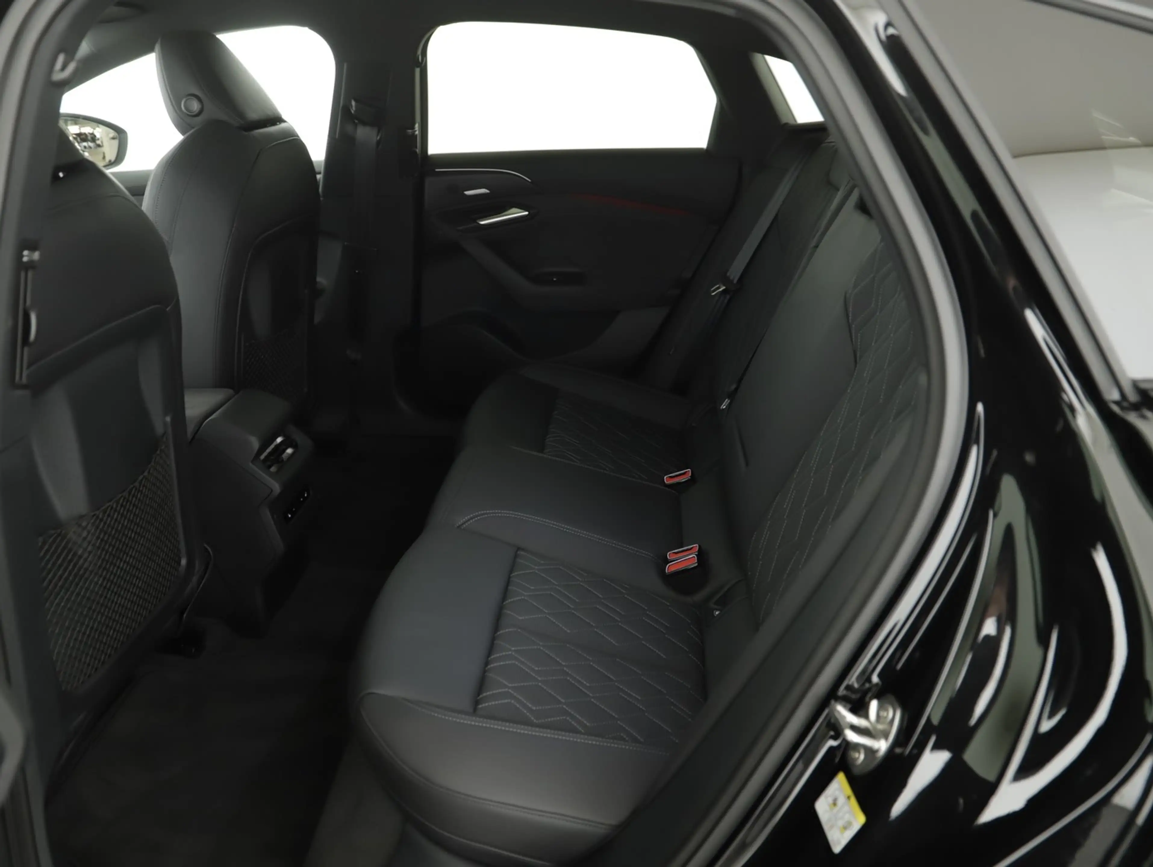 Audi S6 e-tron — photo 13