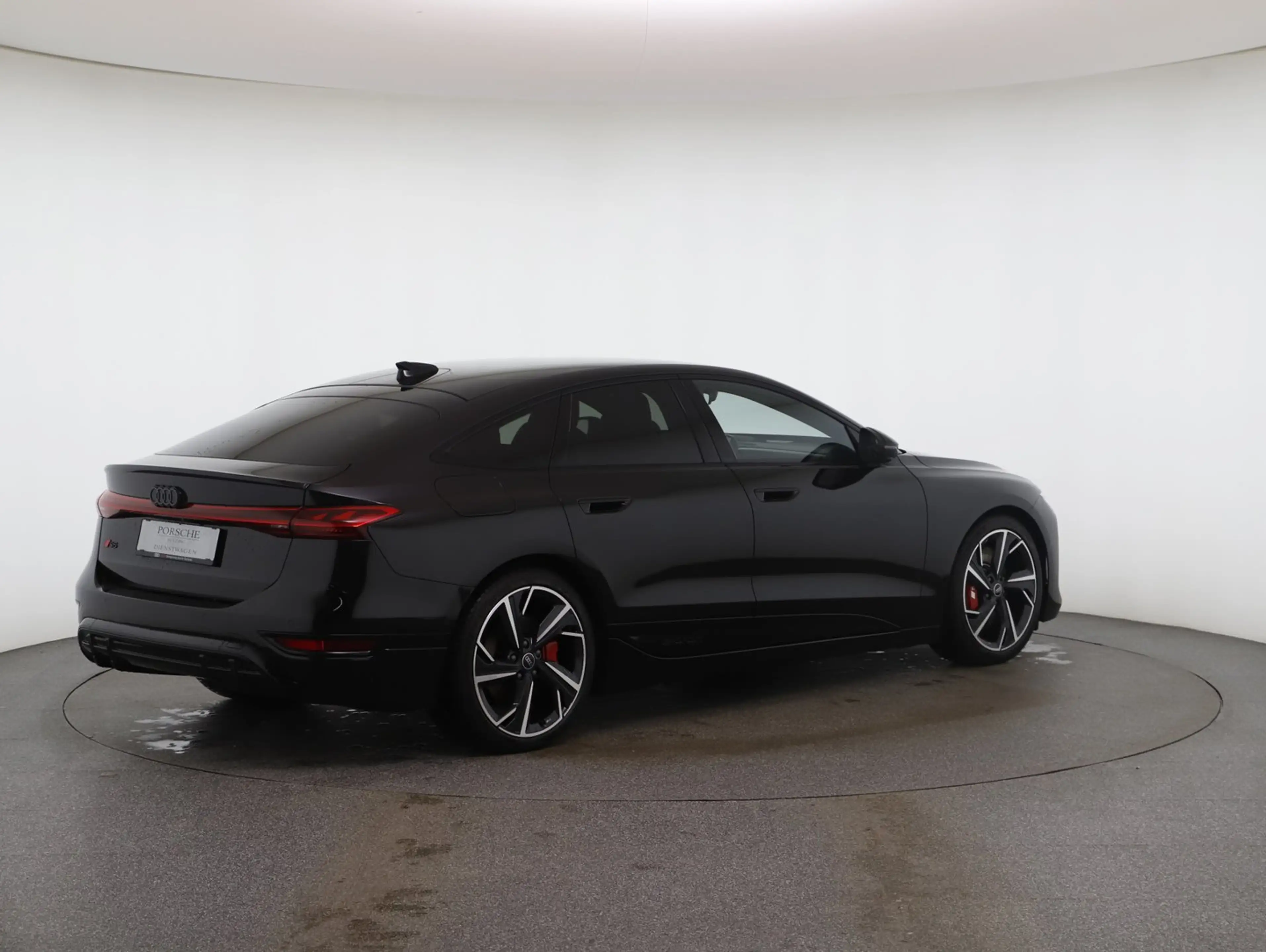 Audi S6 e-tron — photo 8