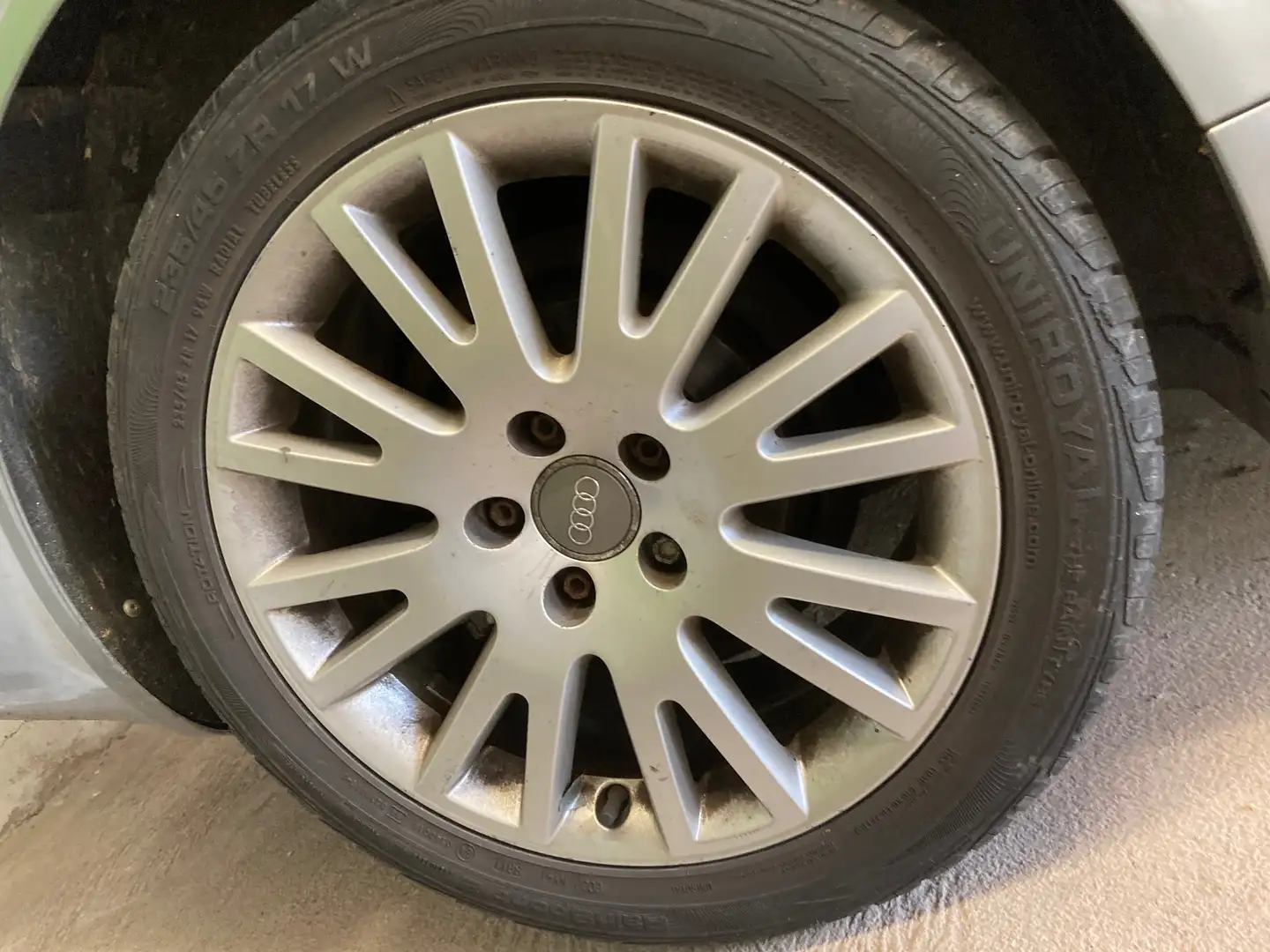 Audi A4 8E 0588 ACY Silber - 2