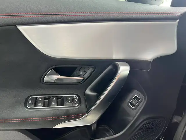 Mercedes-Benz Cla view 9