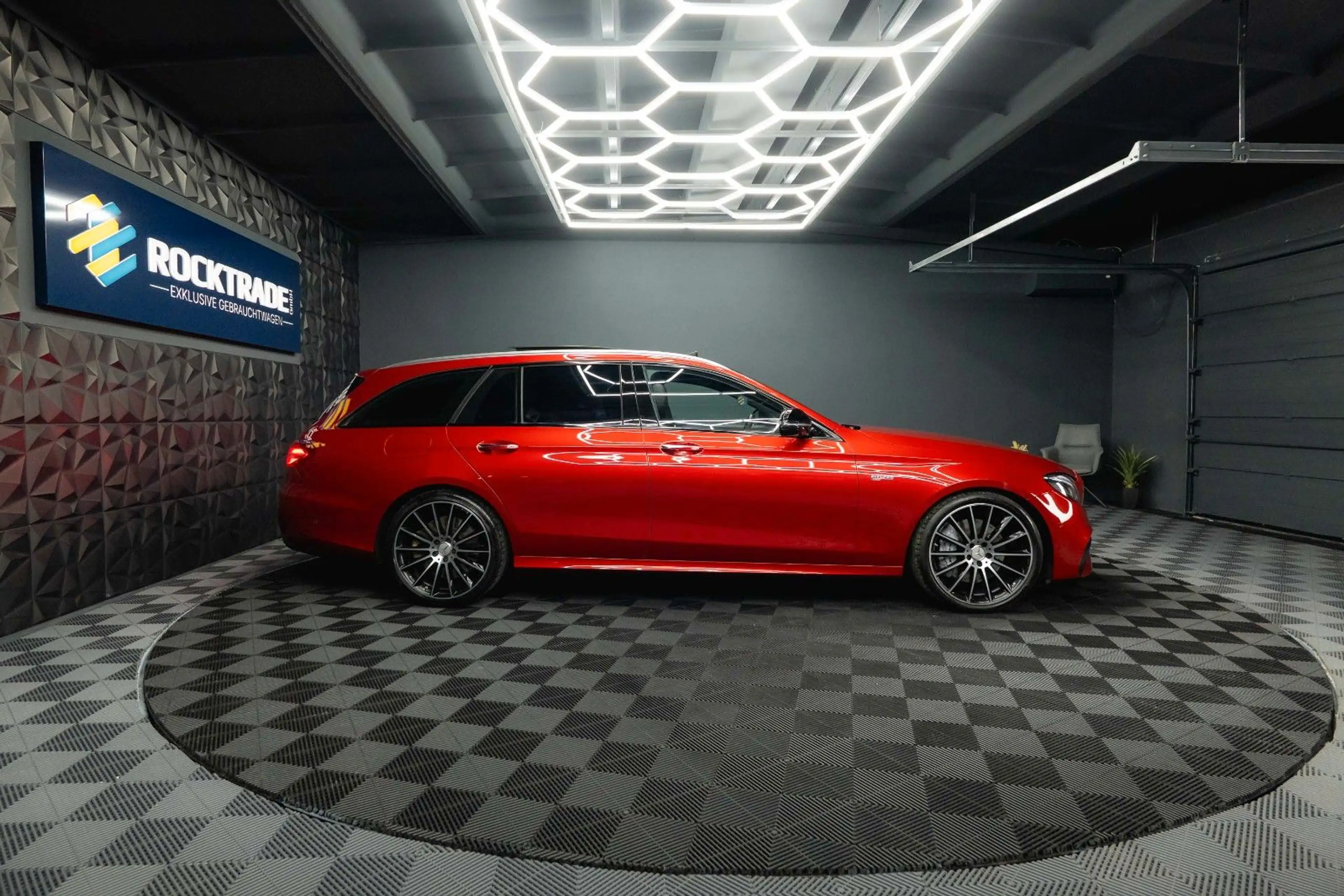 Mercedes-Benz E 43 AMG 4Matic Night-Paket *Airmatic*ACC*Pano* — photo 7