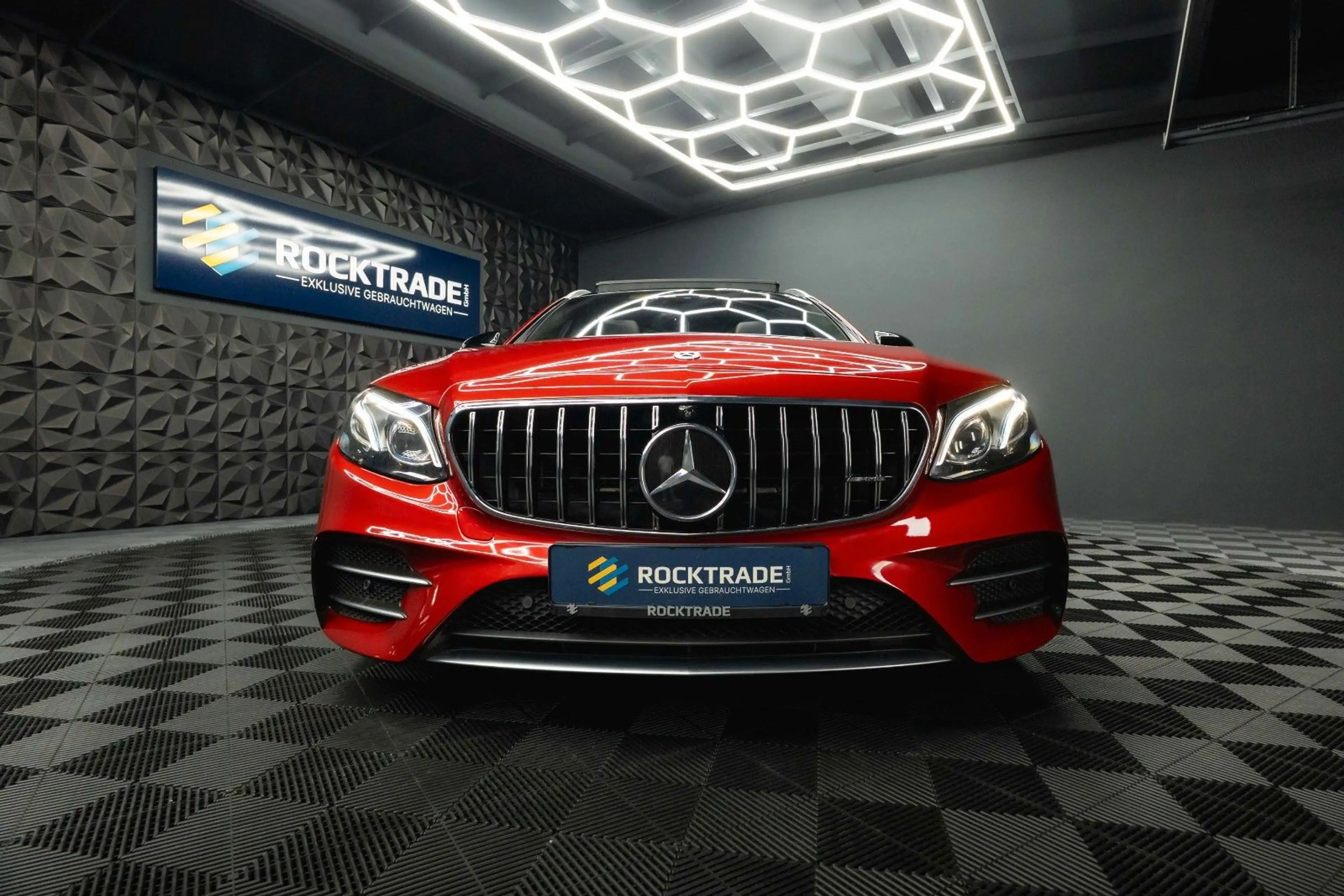 Mercedes-Benz E 43 AMG 4Matic Night-Paket *Airmatic*ACC*Pano* — photo 4