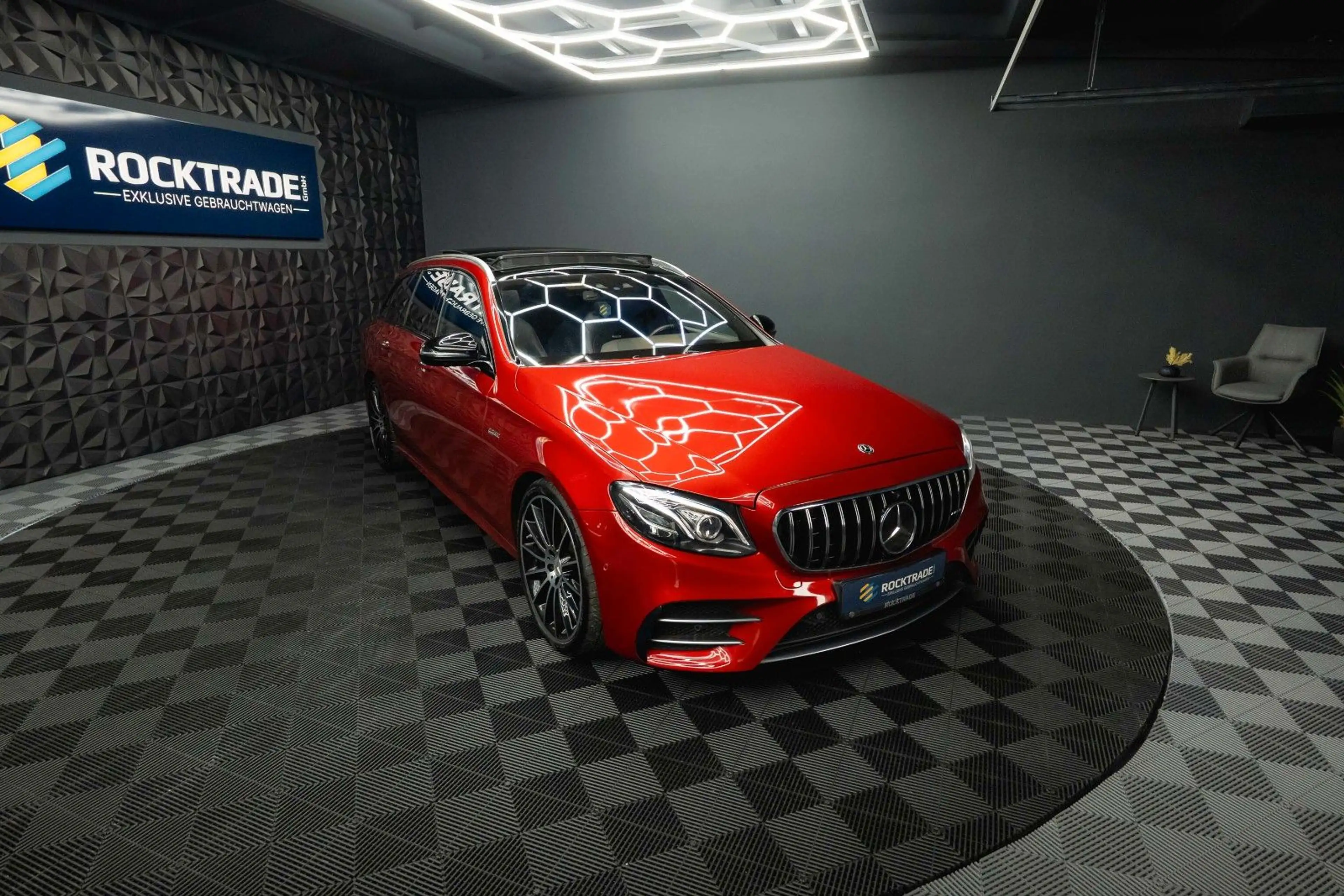 Mercedes-Benz E 43 AMG 4Matic Night-Paket *Airmatic*ACC*Pano* — photo 5