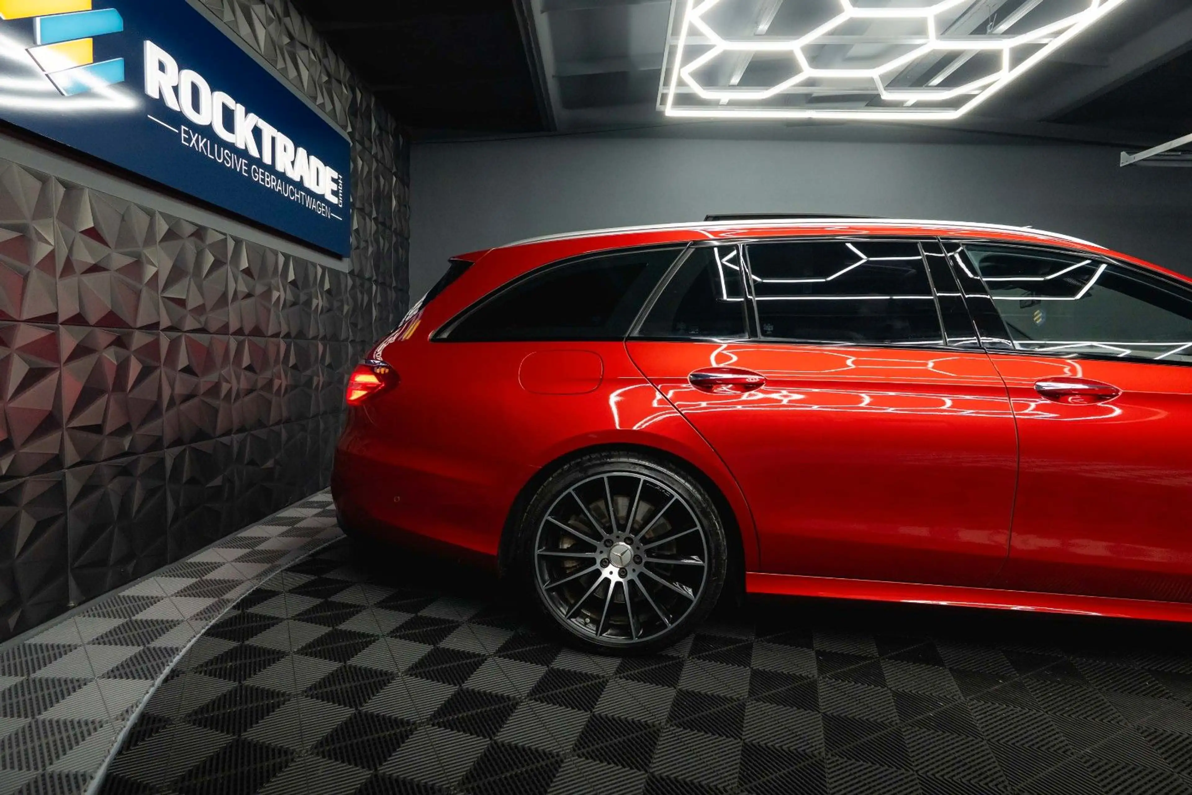 Mercedes-Benz E 43 AMG 4Matic Night-Paket *Airmatic*ACC*Pano* — photo 8