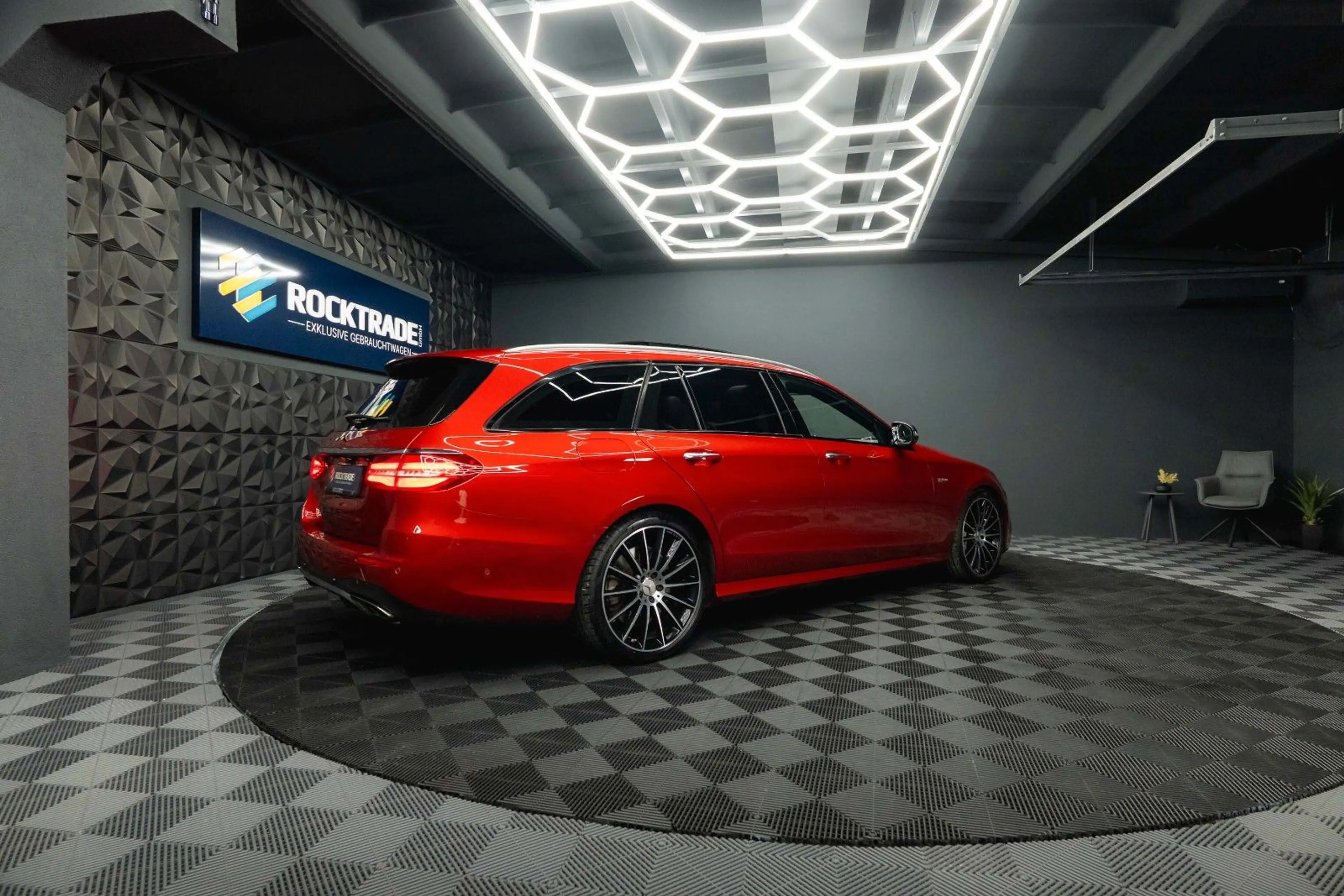 Mercedes-Benz E 43 AMG 4Matic Night-Paket *Airmatic*ACC*Pano* — photo 11