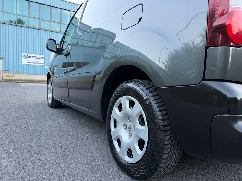 Peugeot Partner 1.6 HDi / Airco - GPS - 3Pl - Carnet - TVA — photo 9