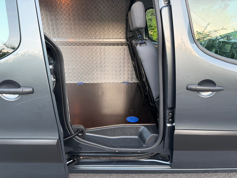Peugeot Partner 1.6 HDi / Airco - GPS - 3Pl - Carnet - TVA — photo 13