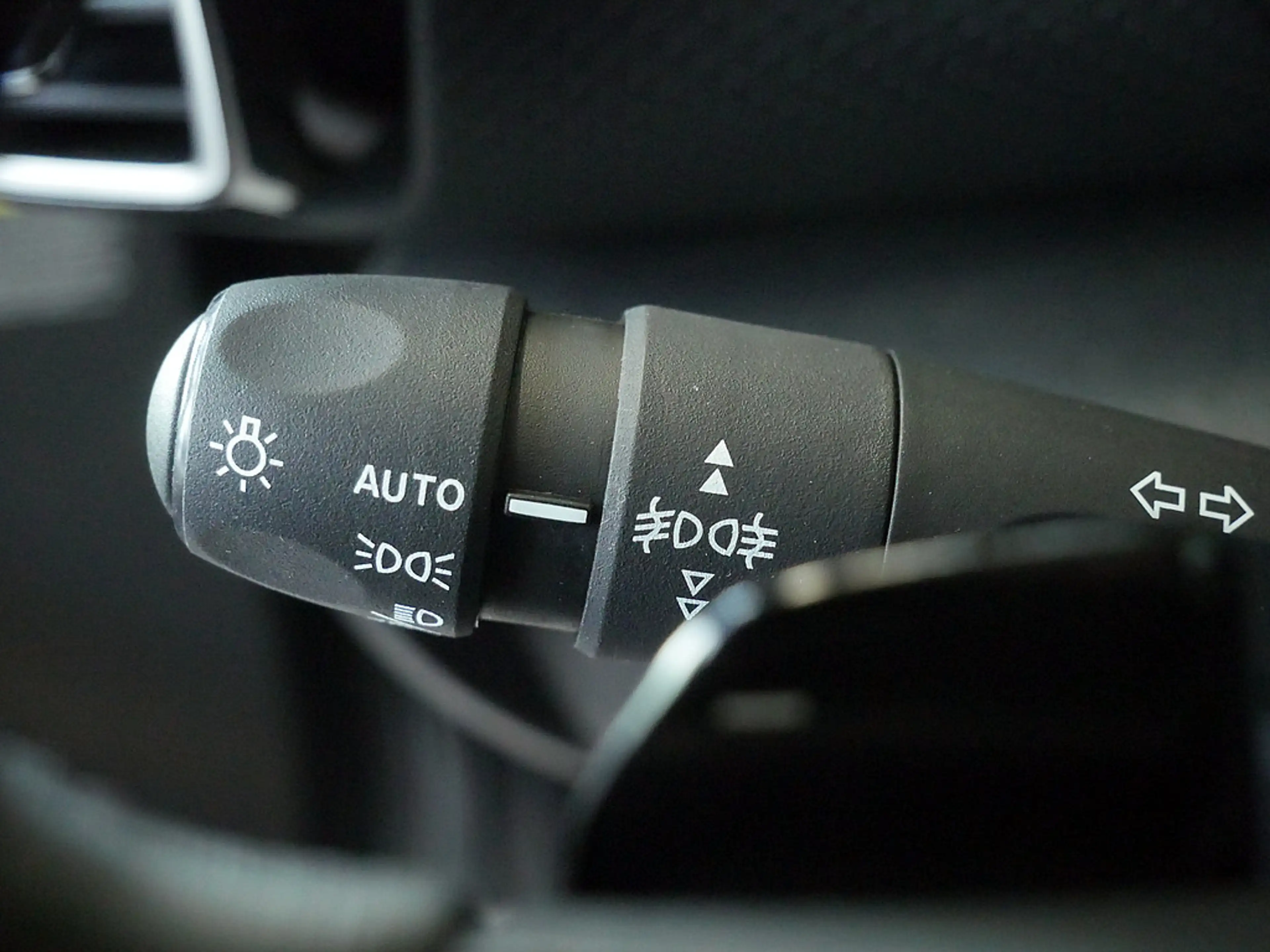 Citroen C4 X PureTech 130 Max HGSD NAVI ACC HUD LED — photo 14