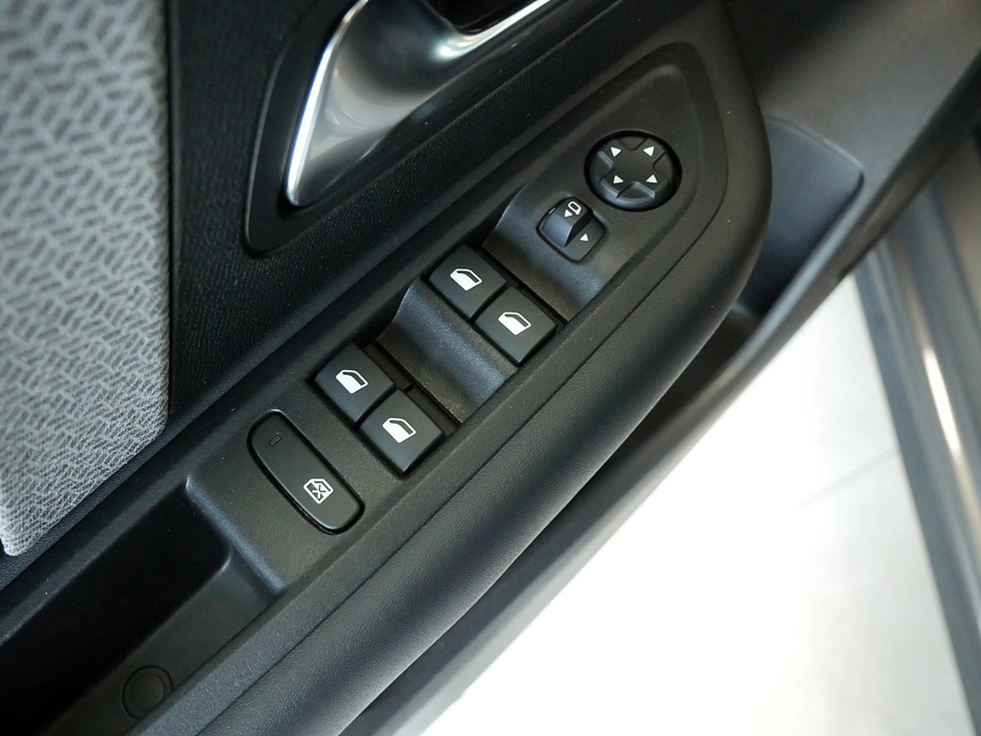 Citroen C4 X PureTech 130 Max HGSD NAVI ACC HUD LED — photo 6