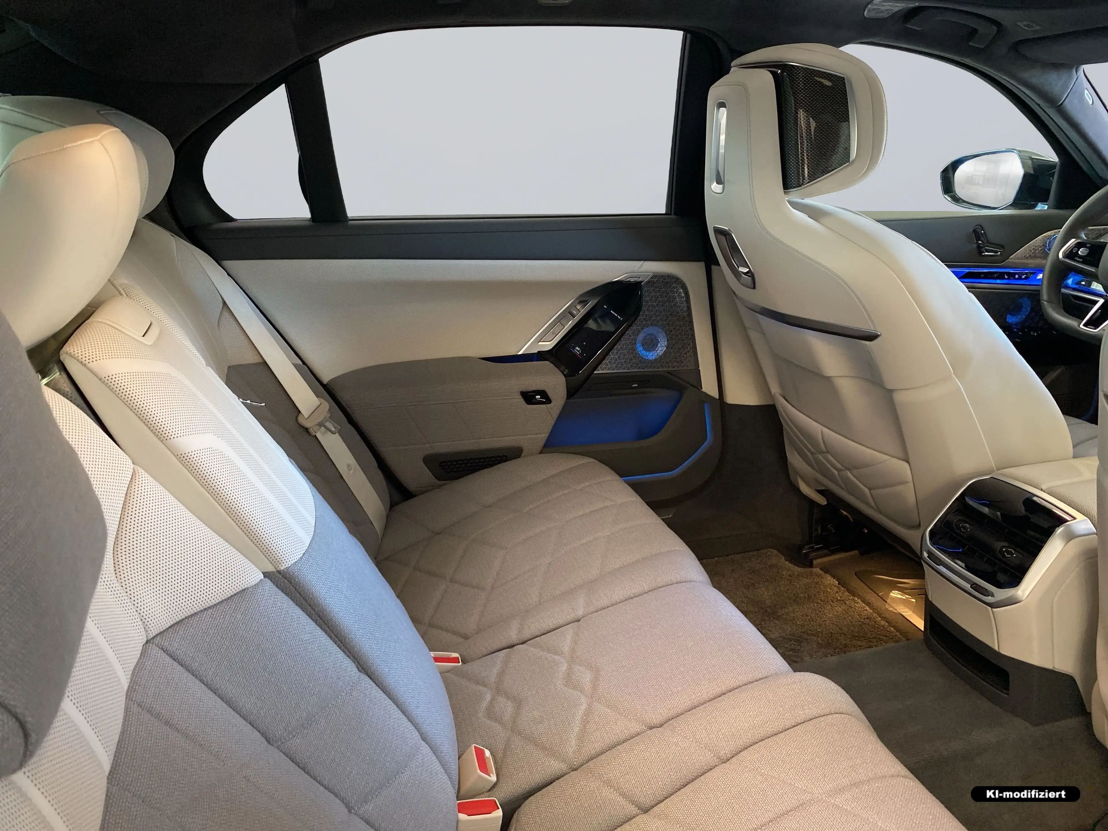 BMW i7 M70 xDrive Limousine B&W Surround DAB — photo 10