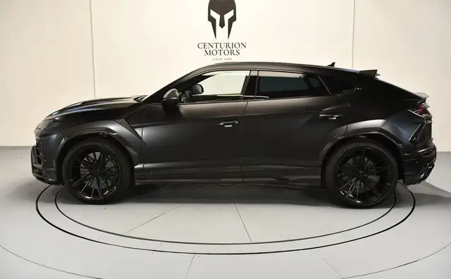 Lamborghini Urus view 6