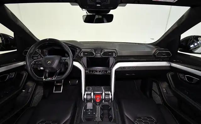Lamborghini Urus view 8
