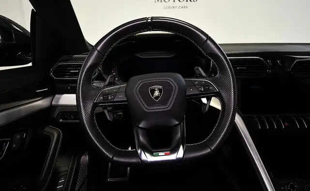 Lamborghini Urus view 9