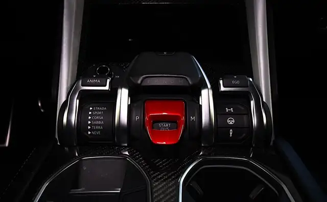 Lamborghini Urus view 13