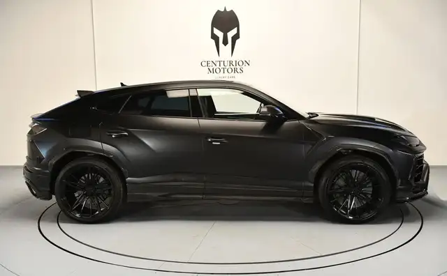 Lamborghini Urus view 3