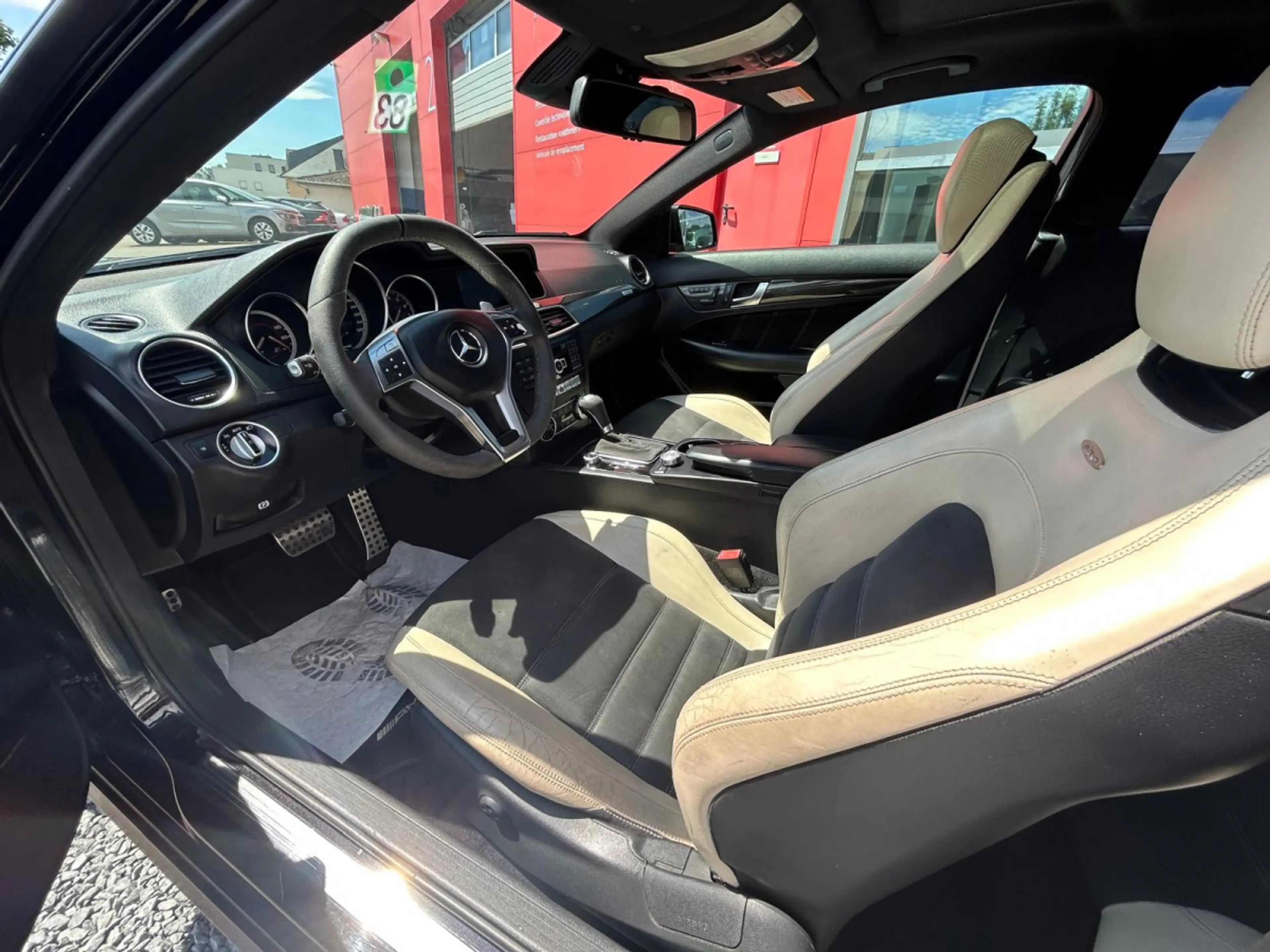 Mercedes-Benz C 63 AMG Mercedes Benz C63 AMG — photo 9