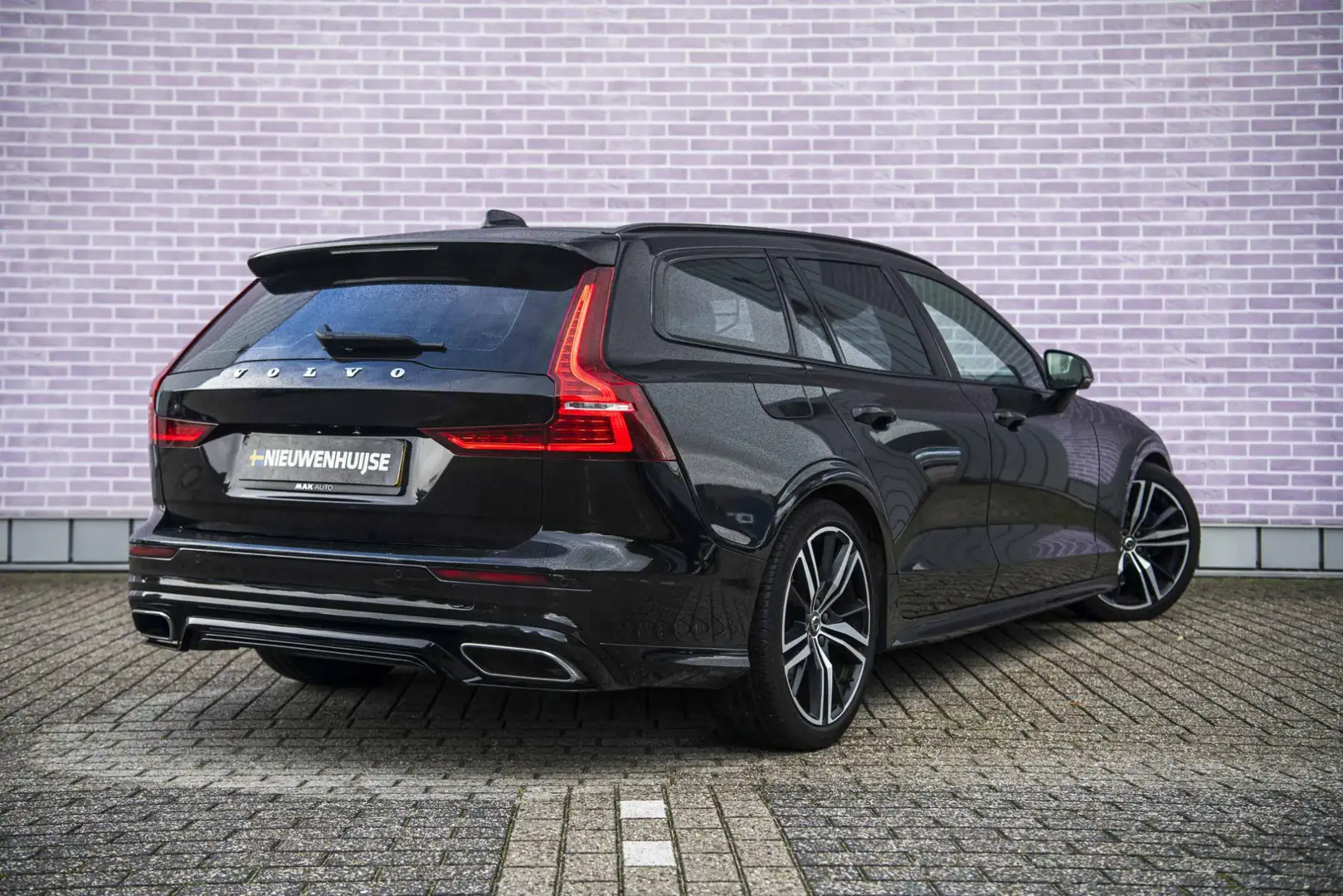 Volvo V60 2.0 T4 R-Design | Panodak | Styling Pack | Trekhaa Zwart - 2
