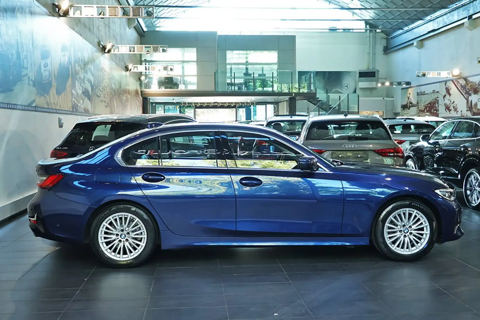 BMW 320 d Luxury - PELLE/LED ESTESI/COCKPIT PRO/TELECAMERA Blu/Azzurro - 2
