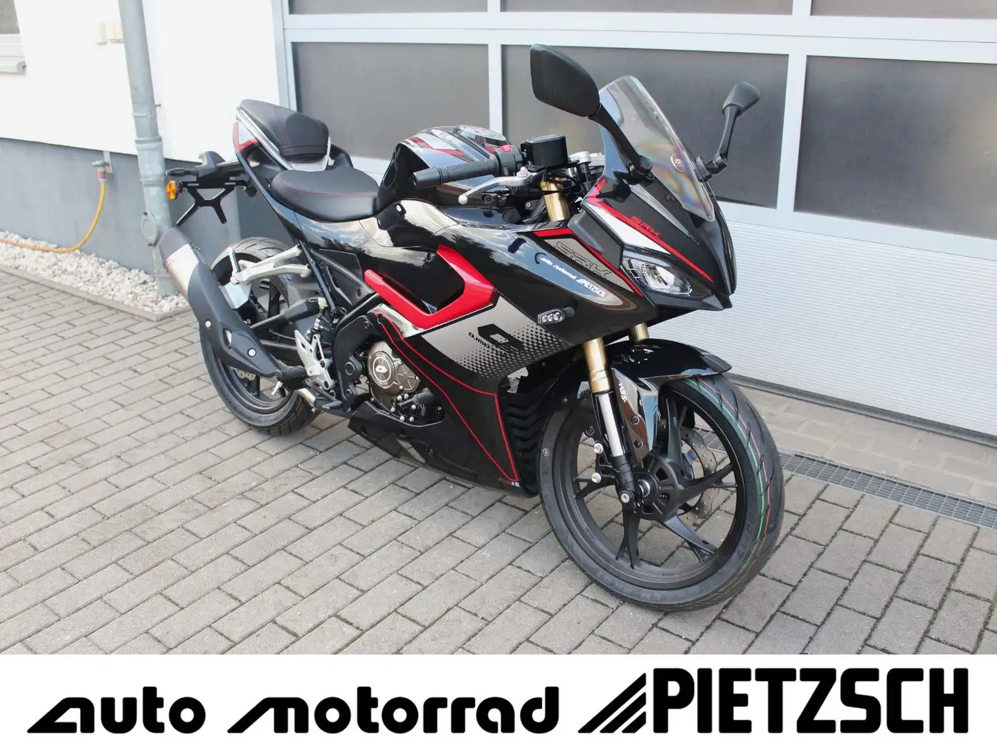 QJ Motor SRK 125 R verschiedene Farben Schwarz - 1