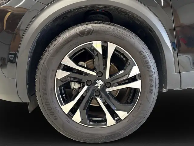Peugeot 2008 view 9