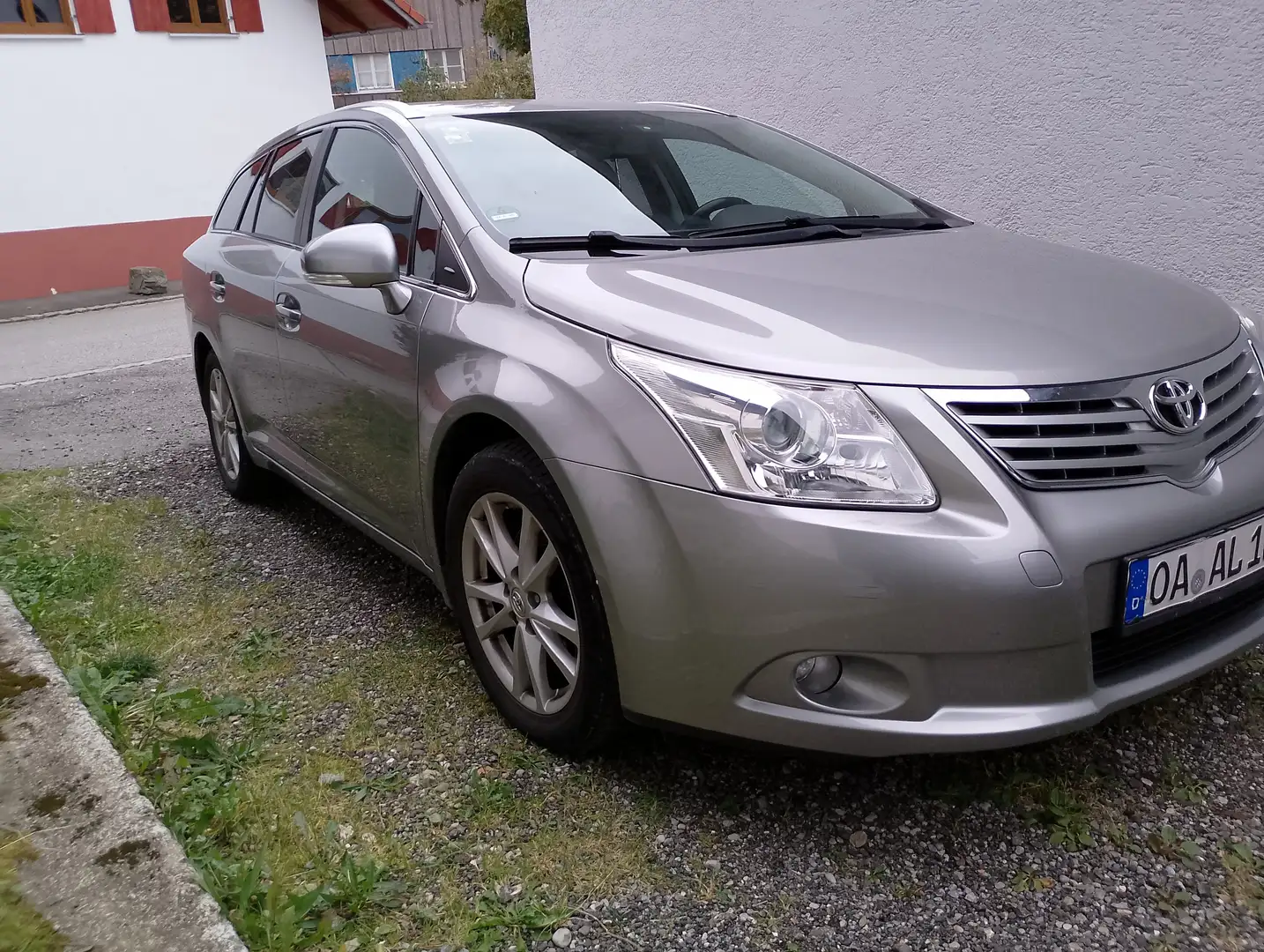 Toyota Avensis Avensis Combi 2.2 D-4D Executive Grau - 1