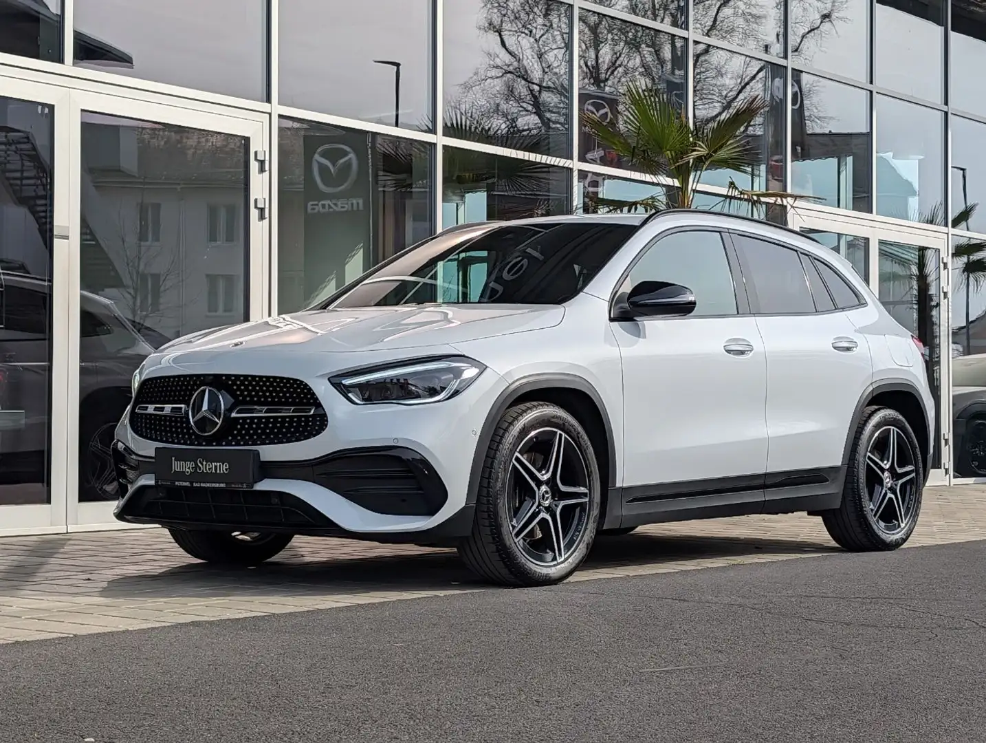 Mercedes-Benz GLA 200 d AMG Line Shz Distr Ambi Mbeam AMG PTS Weiß - 2