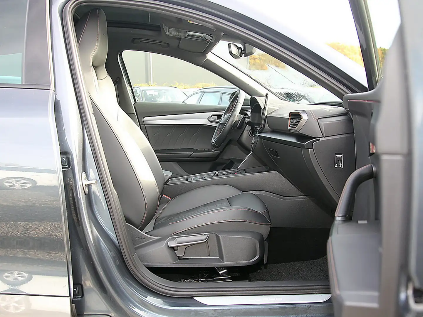 CUPRA Formentor 2.0 TSI VZ NAVI PANO 360° LEDER MAT Grau - 2