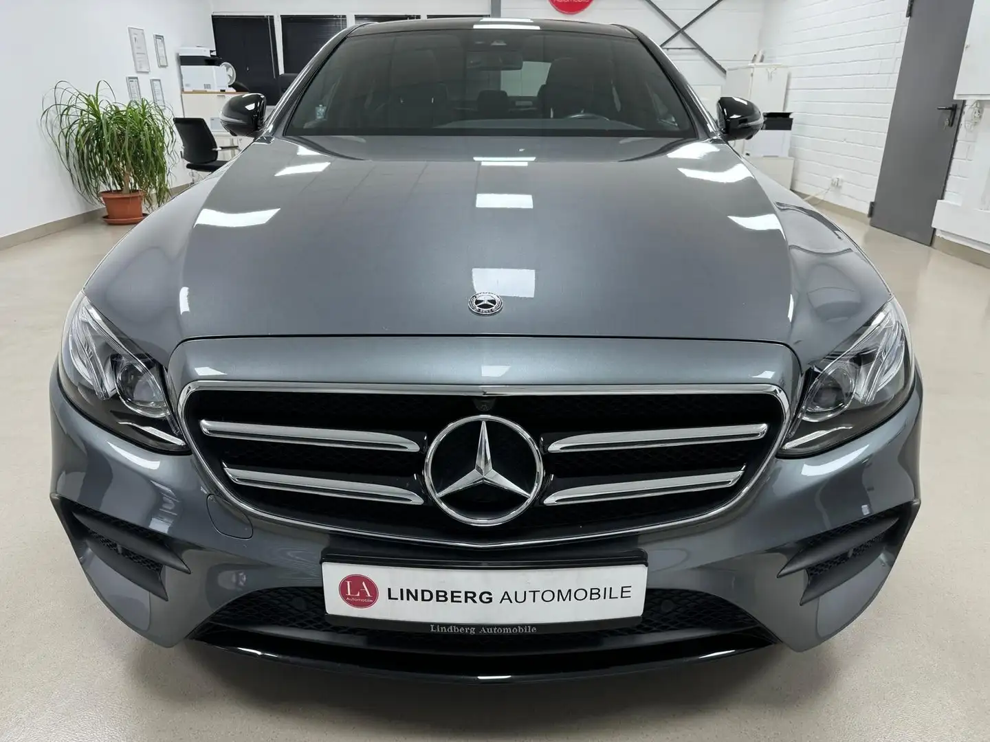 Mercedes-Benz E 400 Lim. E 400 d 4Matic AMG-Line*ASST*NAVI*PANO*360° Gris - 2