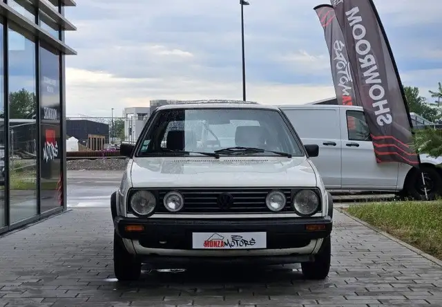 Volkswagen Golf view 2