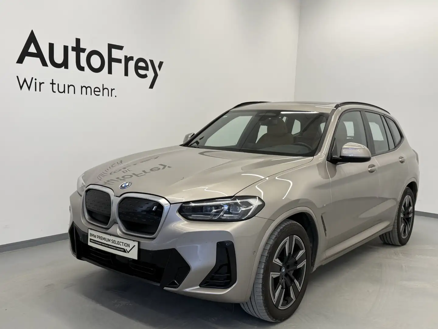 BMW iX3 M 73,8kWh Sport Silber - 1