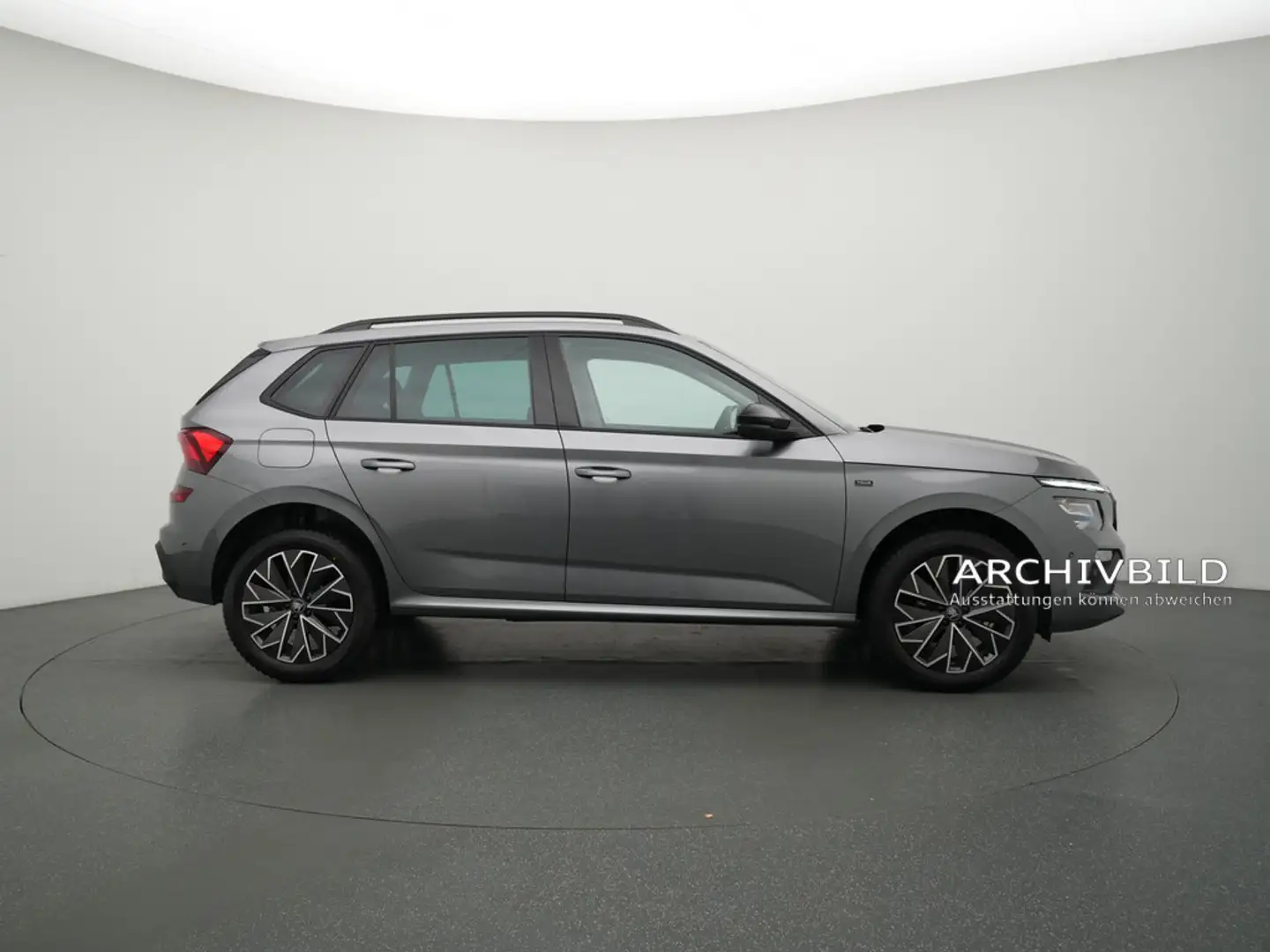 Skoda Kamiq Selection DSG CARPLAY LED PDC AHK ACC NAVI Schwarz - 2